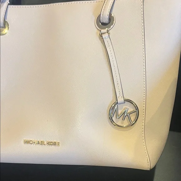 Michael Kors Light pink Tote with Gold Details with COA - Picture 2 of 13